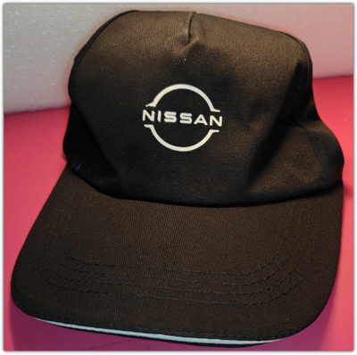 Uusi ja käyttämätön musta Nissan lippalakki #30941
