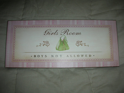 Huoneentaulu girls room