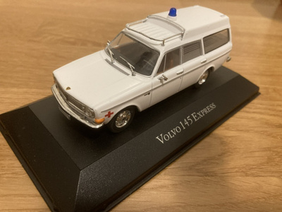 Volvo 145 ambulanssi 1/43. Laadukas!