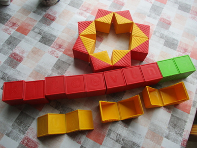 TUPPERWARE TOYS LELU KUUTIOT 21 KPL  70 luku