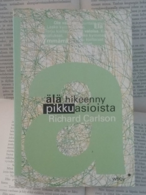 Richard Carlson - Älä hikeenny pikkuasioista (nid.)
