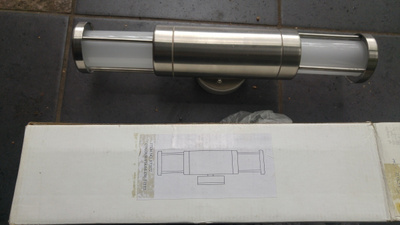 LED-valaisin ST5072 rosteria.