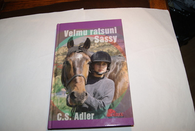 C.S.Adler: Velmu ratsuni Sassy