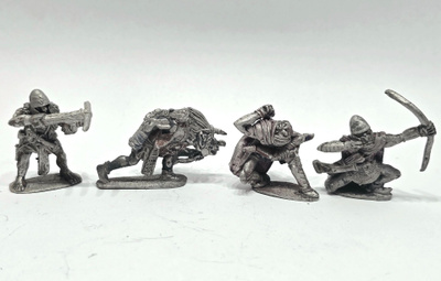 4kpl metallisia figuureita [G72]