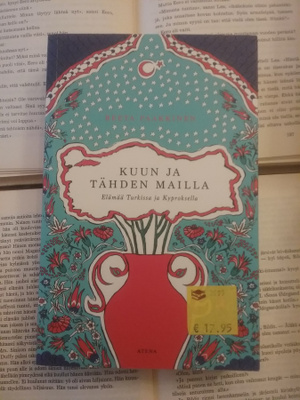 Reeta Paakkinen - Kuun ja tähden mailla (nid.)