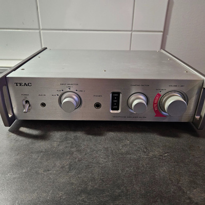 Teac HA-501 kuulokevahvistin