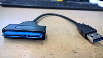 2.5" SATA kiintolevyn USB kaapeli / sovitin