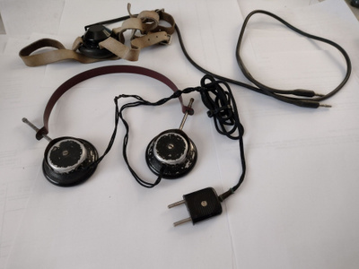 Kenttäradioiten kuulokkeita