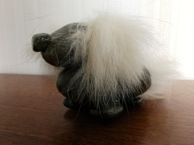 Kivi koira figuuri