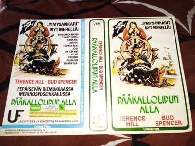 VHS kansipaperi Pääkallolipun alla ( SIS POSTIKULU)