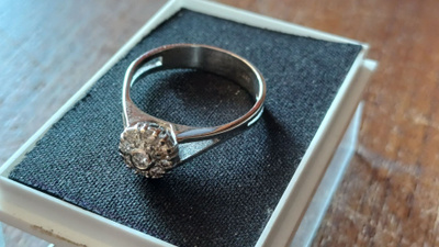 Timanttisormus n. 0,35 ct valkokultaa