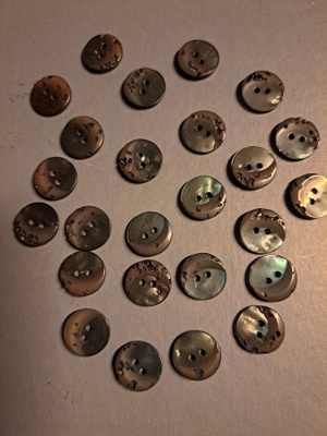 Tummanvihreä nappi 16mm