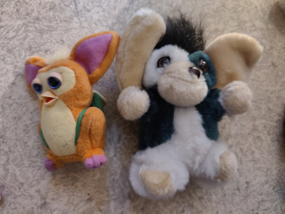 Pienet Furby ja Gremlins -pehmo