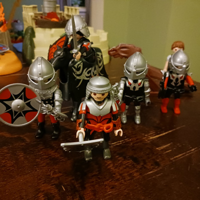 PLAYMOBIL KINIGHTS LOT  #4  - HEAD HUNTER STORE.