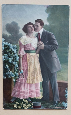 Leidi ei kiinnostu herran toimista, kukkia, p. 1915 + sens.