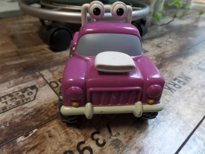 Tomi Traktorista tuttu Reetu lava-auto