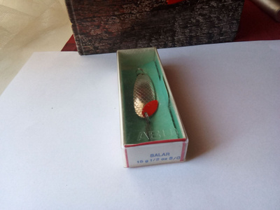 Abu Salar Sweden Väri: S/G 5,5cm 15g  pakkaus mukana