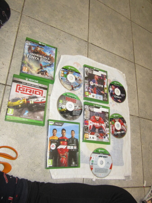 XBOX ONE - PELEJÄ 5 KPL