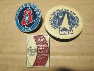 DDR: kolme vintage pinssiä