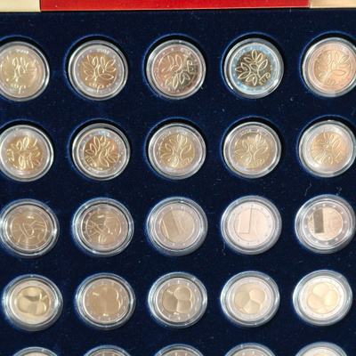 35 kpl UNC Suomi 2€ mm. 14 risua