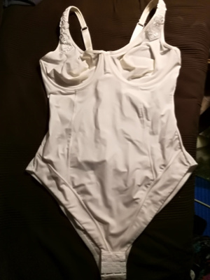 Chicca-Alusasu body rintakaarilla L (95C ) valkoinen