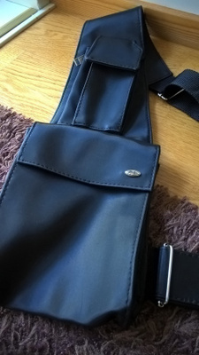 Musta Italy Sling Bag / Yksiolkain / Yliolan Reppu