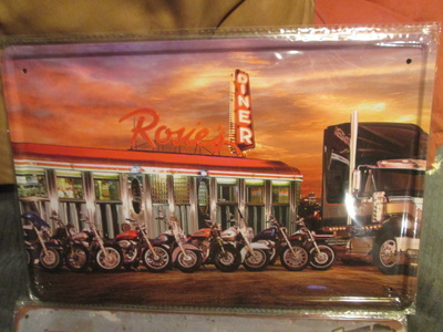 Peltikyltti Harley-Davidson. Rosies Diner