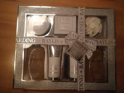 BAYLIS & HARDING Kauneuden hoitosarja.