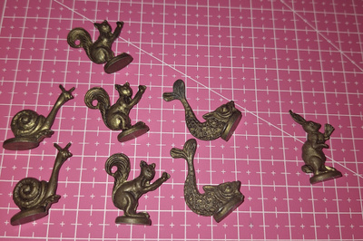 Kinder metallihahmo