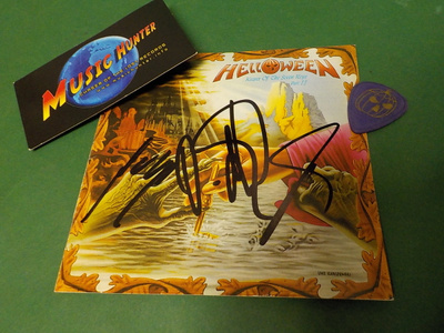 HELLOWEEN 3x NIMIKIRJOITUKSET BOOKLETISSA + PLEKTRA