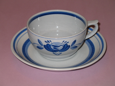 Arabia: Vanha BLUE ROSE -TEEKUPPIPARI