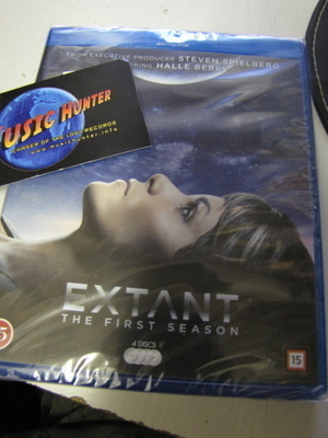 EXTANT ENSIMMÄINEN TUOTANTOKAUSI UUSI BLU-RAY