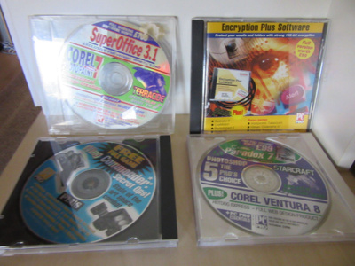 4 Vanhaa PC Pro CD levyä.