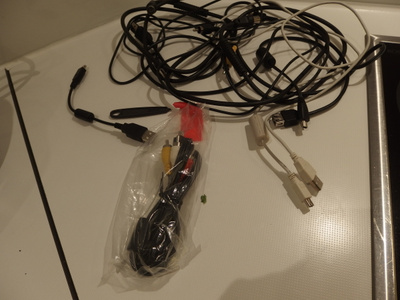 Johtoja , USB kaapeleita ym.