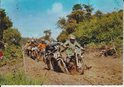 Motocross, moottoriurheilu. moottoripyörä   e102