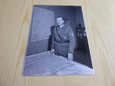 Uusi Mannerheim valokuva koko noin 11 cm x 15 cm