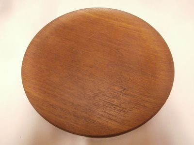 TARJOTIN  19.  VANHA PYÖREÄ VINTAGE-TARJOTIN, TEAK