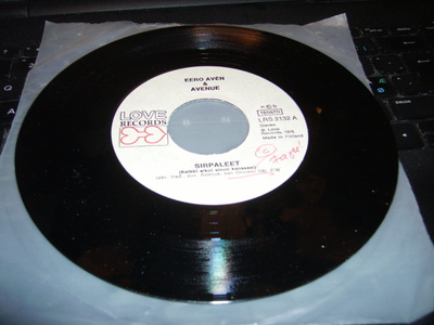 7" single : Eero Aven & Avenue : Sirpaleet ( SIS POSTIKULU