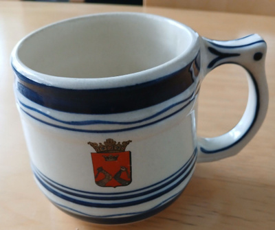 Arabian NA-haarikka-tuoppi design Toini Muona.