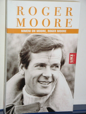 Roger Moore : NIMENI ON MOORE, ROGER MOORE