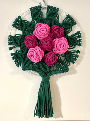 Kranssi/makramee 1 - Ruusut - 25 x 39 cm
