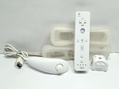 Wii Remote & Nunchuck ohjaimet + Motion Plus adapteri