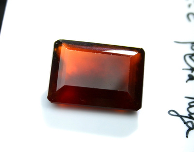 Suuri läpikuultava granaatti 32.87 ct kaneli oranssinruskea
