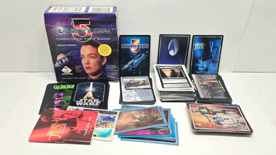 Star Wars, Star Trek ja Babylon 5 kortteja