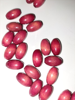 Punertava puuhelmi 22 kpl