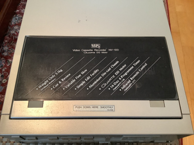Panasonic  -  NV - 100 - E videot