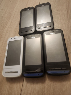 5kpl Nokia C6-00 puhelinta