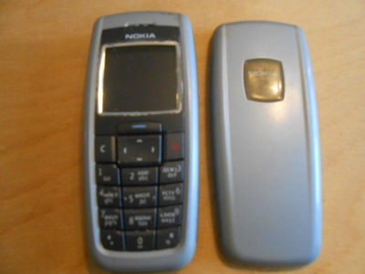 NOKIA 2600 varaosiksi.