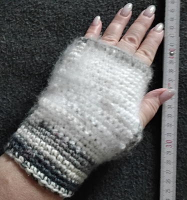 Alina´s Handmade käsityö RANTEENLÄMMITTIMET valkoinen harmaa