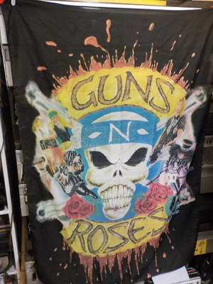 GUNS N ROSES MEGASIZE  SEINÄLIPPU